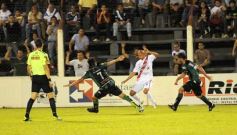 Foto de la galería: La Franja se dio el gusto y derrotó al puntero en Villa Sarita