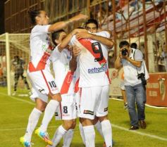 Foto de la galería: La Franja se dio el gusto y derrotó al puntero en Villa Sarita