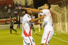 Foto de la galería: La Franja se dio el gusto y derrotó al puntero en Villa Sarita