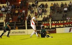 Foto de la galería: La Franja se dio el gusto y derrotó al puntero en Villa Sarita