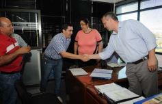 Foto de la galería: TiPoka entregó dos unidades de transporte en comodato a la Municipalidad de Posadas