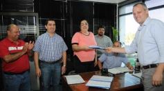 Foto de la galería: TiPoka entregó dos unidades de transporte en comodato a la Municipalidad de Posadas