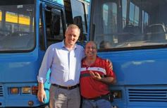 Foto de la galería: TiPoka entregó dos unidades de transporte en comodato a la Municipalidad de Posadas