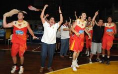 Foto de la galería: Tokio remontó un partido difícil y cortó una racha negativa