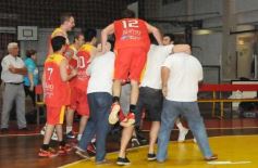 Foto de la galería: Tokio remontó un partido difícil y cortó una racha negativa