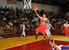 Foto de la galería: Tokio remontó un partido difícil y cortó una racha negativa