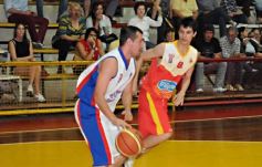 Foto de la galería: Tokio remontó un partido difícil y cortó una racha negativa