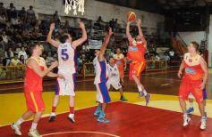 Foto de la galería: Tokio remontó un partido difícil y cortó una racha negativa