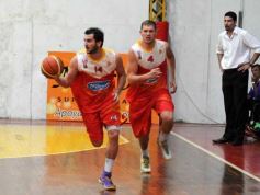 Foto de la galería: Tokio remontó un partido difícil y cortó una racha negativa