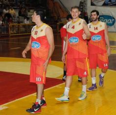 Foto de la galería: Tokio remontó un partido difícil y cortó una racha negativa