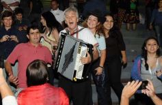 Foto de la galería: La segunda noche del gran Festival estuvo marcada de homenajes