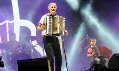 Foto de la galería: La segunda noche del gran Festival estuvo marcada de homenajes