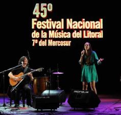 Foto de la galería: La segunda noche del gran Festival estuvo marcada de homenajes