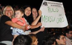 Foto de la galería: La segunda noche del gran Festival estuvo marcada de homenajes