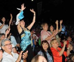 Foto de la galería: La segunda noche del gran Festival estuvo marcada de homenajes