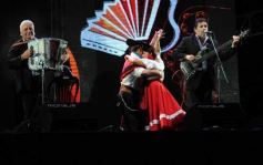 Foto de la galería: La segunda noche del gran Festival estuvo marcada de homenajes