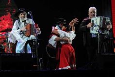 Foto de la galería: La segunda noche del gran Festival estuvo marcada de homenajes