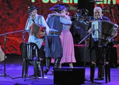 Foto de la galería: La segunda noche del gran Festival estuvo marcada de homenajes