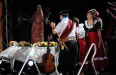 Foto de la galería: La segunda noche del gran Festival estuvo marcada de homenajes