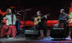 Foto de la galería: La segunda noche del gran Festival estuvo marcada de homenajes