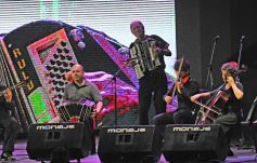 Foto de la galería: La segunda noche del gran Festival estuvo marcada de homenajes