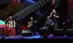 Foto de la galería: La segunda noche del gran Festival estuvo marcada de homenajes