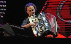 Foto de la galería: Premio Consagración del Festival del Litoral a Pamela Ayala