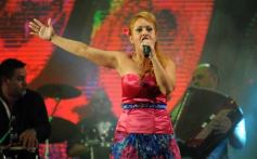 Foto de la galería: Premio Consagración del Festival del Litoral a Pamela Ayala