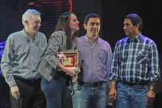 Foto de la galería: Premio Consagración del Festival del Litoral a Pamela Ayala