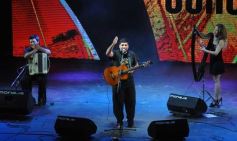 Foto de la galería: Premio Consagración del Festival del Litoral a Pamela Ayala