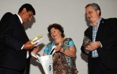 Foto de la galería: Premiaron a los que trabajaron intensamente en 2014 por los derechos de los niños