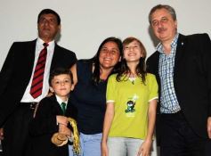 Foto de la galería: Premiaron a los que trabajaron intensamente en 2014 por los derechos de los niños
