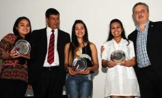 Foto de la galería: Premiaron a los que trabajaron intensamente en 2014 por los derechos de los niños