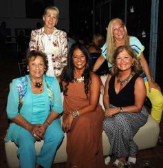 Foto de la galería: El club Itapúa inauguró su temporada de pileta con una gran fiesta