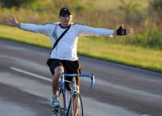 Foto de la galería: Miles de ciclistas pedalearon a Itatí, movidos por la fe