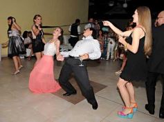 Foto de la galería: Andrea y César sellaron su amor en los papeles y ante Dios: emoción y fiesta