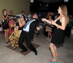 Foto de la galería: Andrea y César sellaron su amor en los papeles y ante Dios: emoción y fiesta