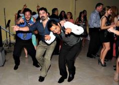 Foto de la galería: Andrea y César sellaron su amor en los papeles y ante Dios: emoción y fiesta