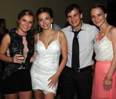 Foto de la galería: Andrea y César sellaron su amor en los papeles y ante Dios: emoción y fiesta