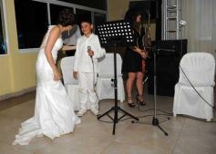 Foto de la galería: Andrea y César sellaron su amor en los papeles y ante Dios: emoción y fiesta