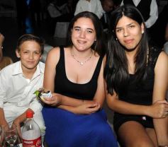 Foto de la galería: Andrea y César sellaron su amor en los papeles y ante Dios: emoción y fiesta