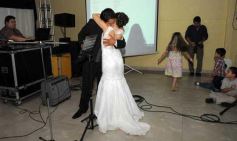 Foto de la galería: Andrea y César sellaron su amor en los papeles y ante Dios: emoción y fiesta