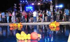 Sixto Fotografías. Sociedad. Piletas - Crucero abrió la temporada de pileta con una fiesta inolvidable