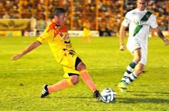 Sixto Fotografías. Deportes. B Nacional - Crucero del Norte no pudo dar la sorpresa ante el puntero Banfield