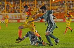 Sixto Fotografías. Deportes. B Nacional - Crucero del Norte perdió 1 a 0 con Sarmiento de Junín