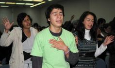 Sixto Fotografías. Sociedad. Iglesia Jesus 100 % Libre - Scataglini, el pastor de la santidad