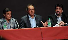 Sixto Fotografías. Sociedad. Teatro Lírico - Scioli fue presentado por Closs y Rovira