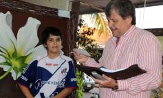 Sixto Fotografías. Sociedad. Aniversarios - Tahona cumplió 25 años y sorteó premios para clientes