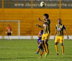 Foto de la galería: Crucero volvió a festejar ante un equipo paraguayo