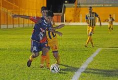 Foto de la galería: Crucero volvió a festejar ante un equipo paraguayo